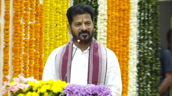 Revanth Reddy: భూమి ఇవ్వలేకపోవచ్చు కానీ.. మిమ్మల్ని ఐఏఎస్, ఐపీఎస్లుగా చేసే బాధ్యత నాది..  సీఎం రేవంత్ రెడ్డి భరోసా
