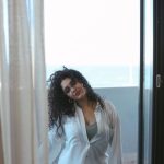 Ritika Singh : వైట్ షర్ట్ లో కిల్లింగ్ లుక్ లో రితికా సింగ్..ఫోటోలు వైరల్…