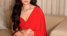 Rukmini Vasanth: ఎర్ర చీరలో హాట్ డోస్ పెంచేసిన రుక్మిణి వసంత్!