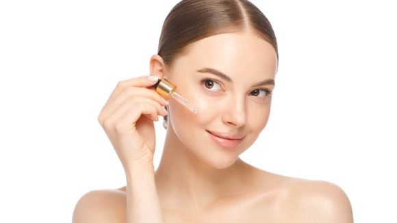 Vitamin C serum: స్కిన్ వైటనింగ్ Vs బ్రైటనింగ్.. విటమిన్ సి సీరమ్ మీ చర్మంపై ఎలా పనిచేస్తుంది?