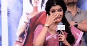 Varalakshmi Sarathkumar: నాకు పునర్జన్మనిచ్చింది ఆయనే.. స్టేజ్ పై కన్నీళ్లు పెట్టుకున్న వరలక్ష్మీ