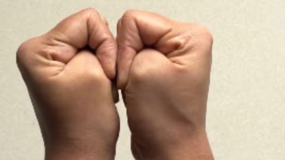 Mohini Mudra:ఆత్మవిశ్వాసం పాతాళంలో ఉందా? మోహిని ముద్రతో శిఖరానికి చేరండి!