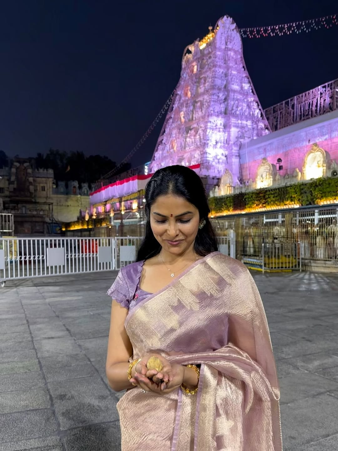 Divi vadthya (Image credit: Instagram) Actress Divi vadthya Photo Gallery