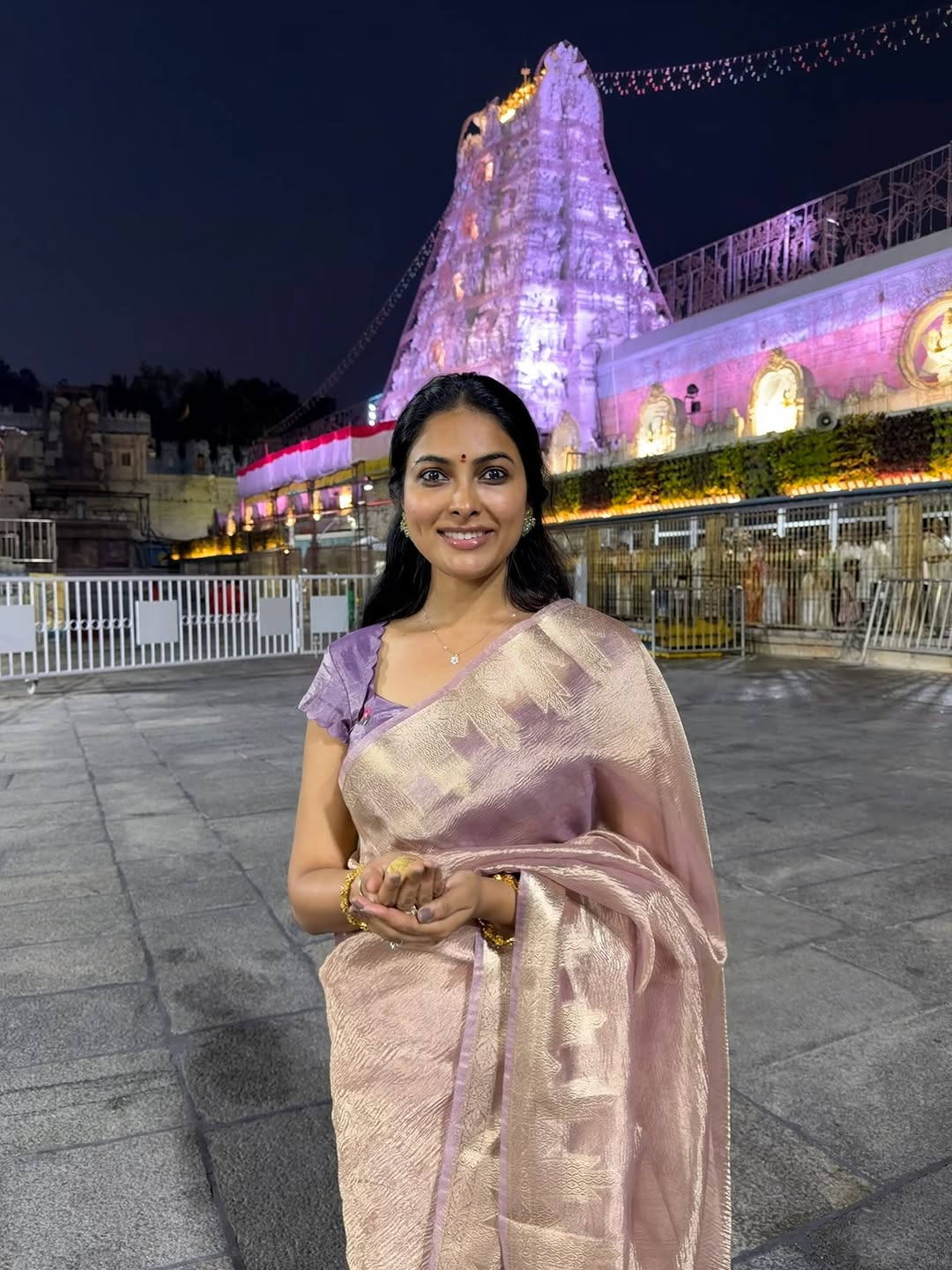 Divi vadthya (Image credit: Instagram) Actress Divi vadthya Photo Gallery