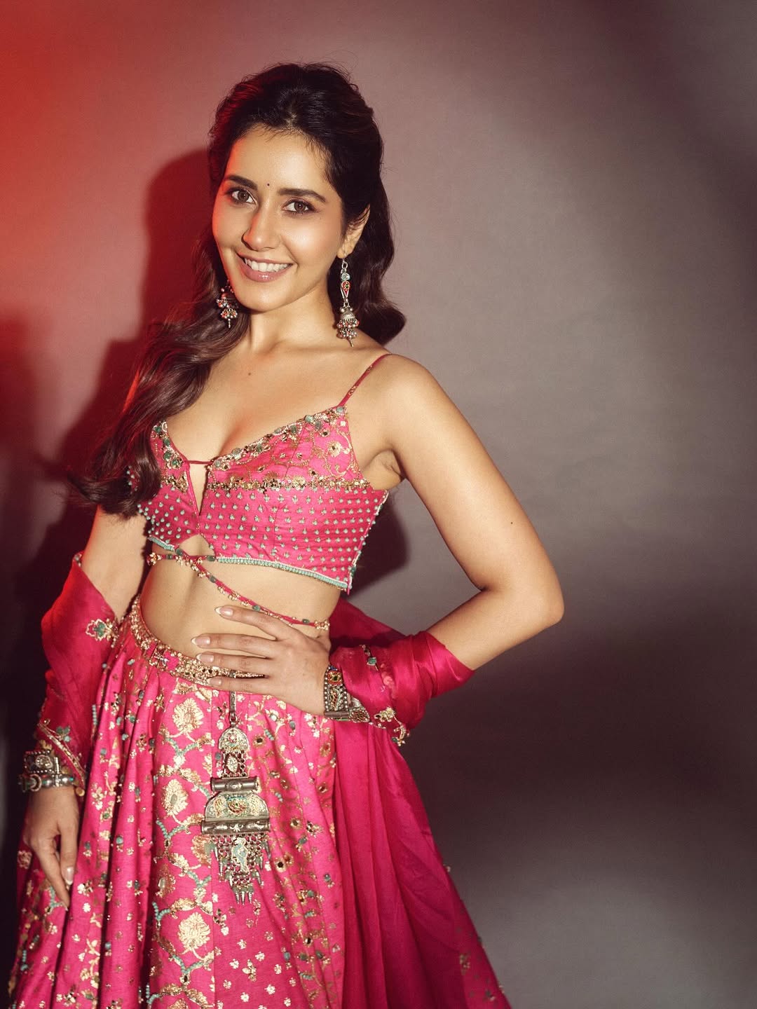 Actress Raashii khanna Photo Gallery
