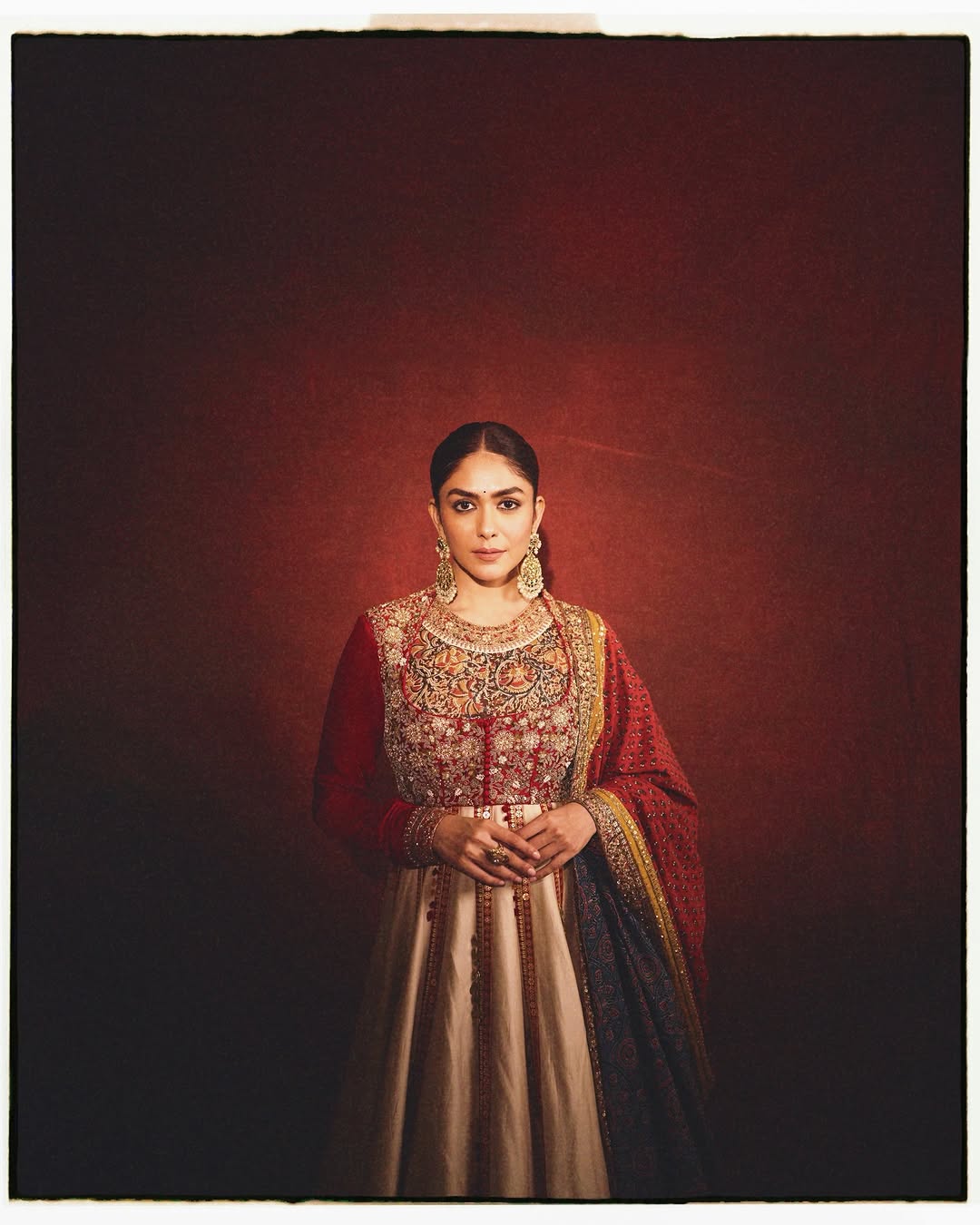 Actress Mrunal Thakur Photo Gallery