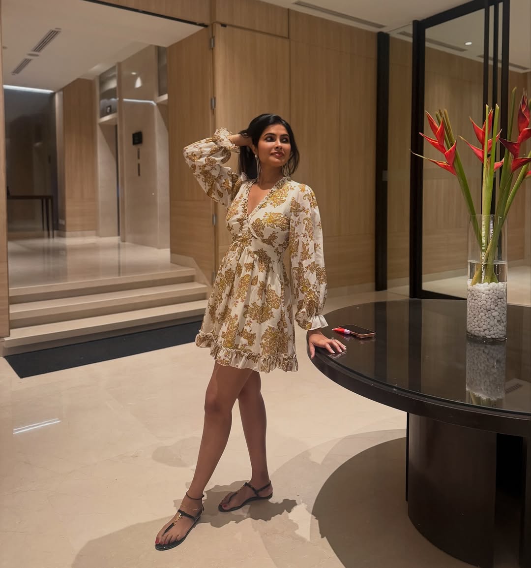 Actress Divi Vadthya Photo Gallery
