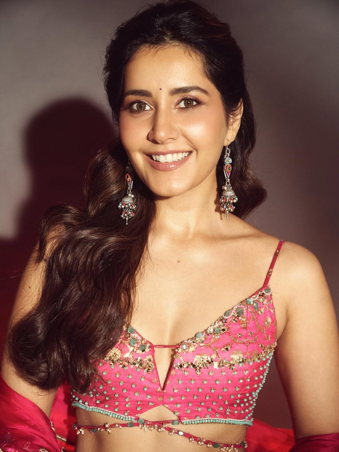 Actress Raashii khanna Photo Gallery
