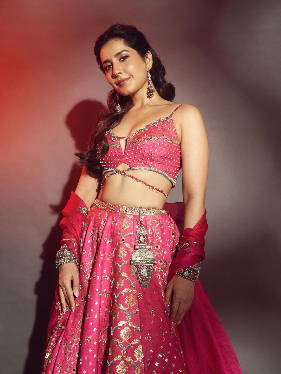 Actress Raashii khanna Photo Gallery