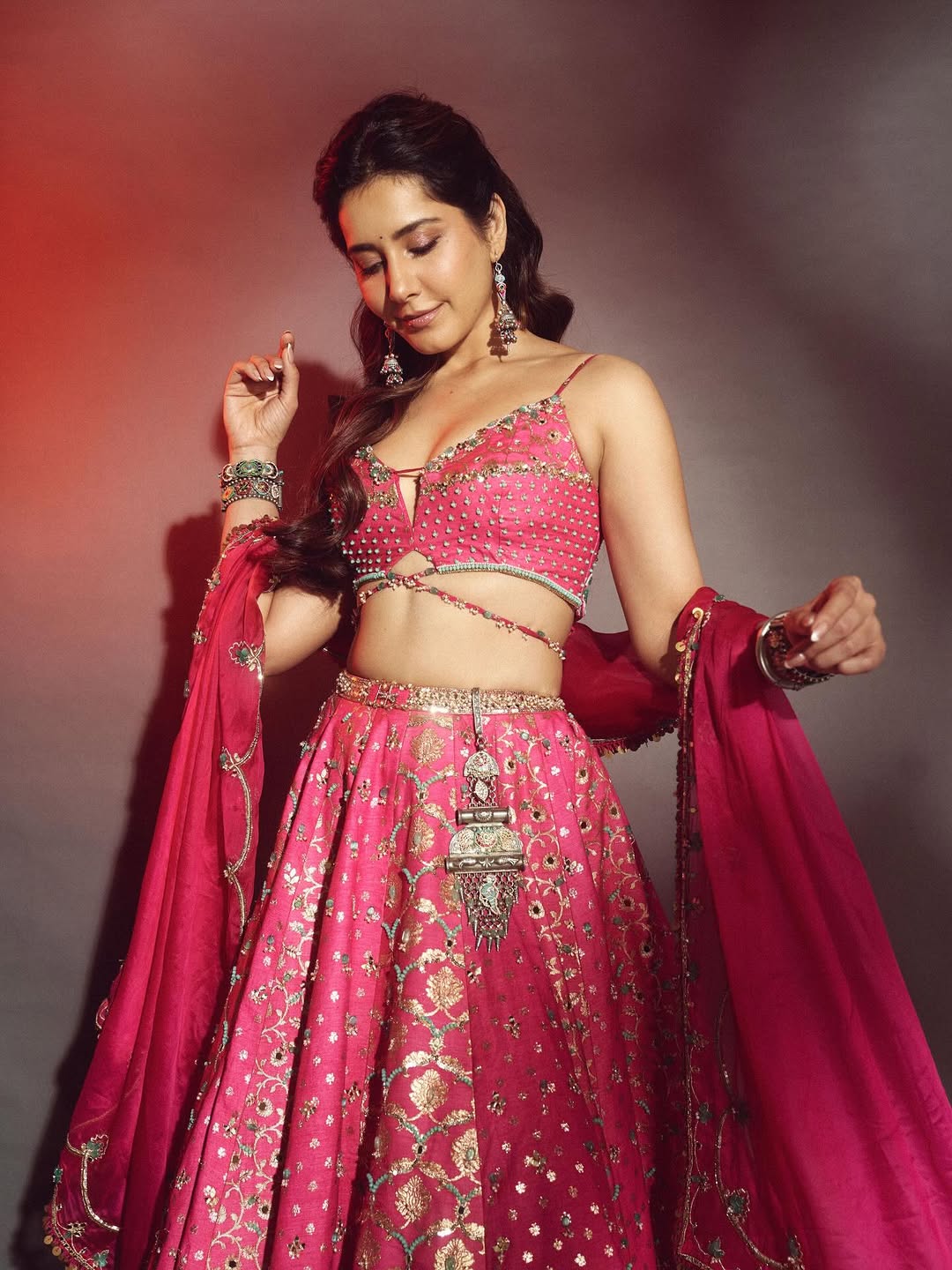 Actress Raashii khanna Photo Gallery