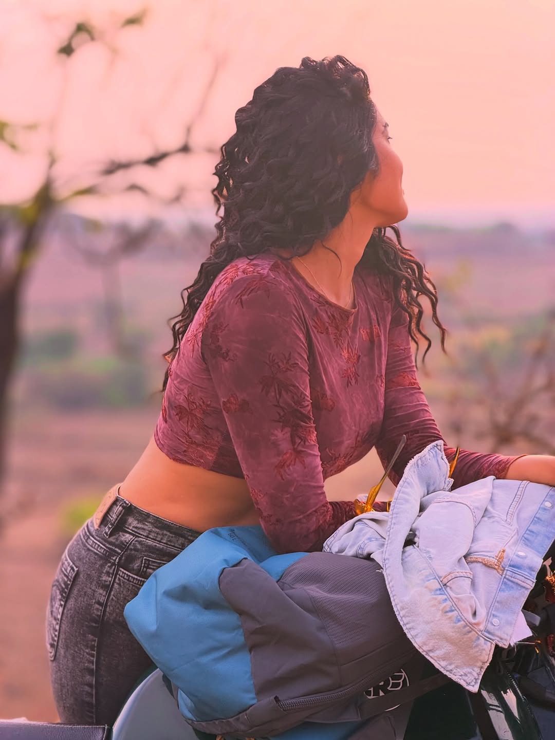 Actress Divi Vadthya Photo Gallery