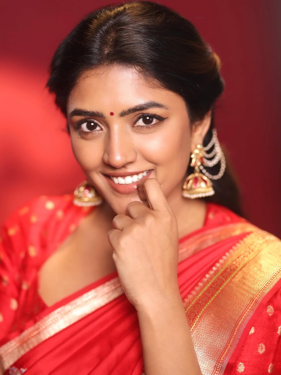 Actress Eesha Rebba Photo Gallery