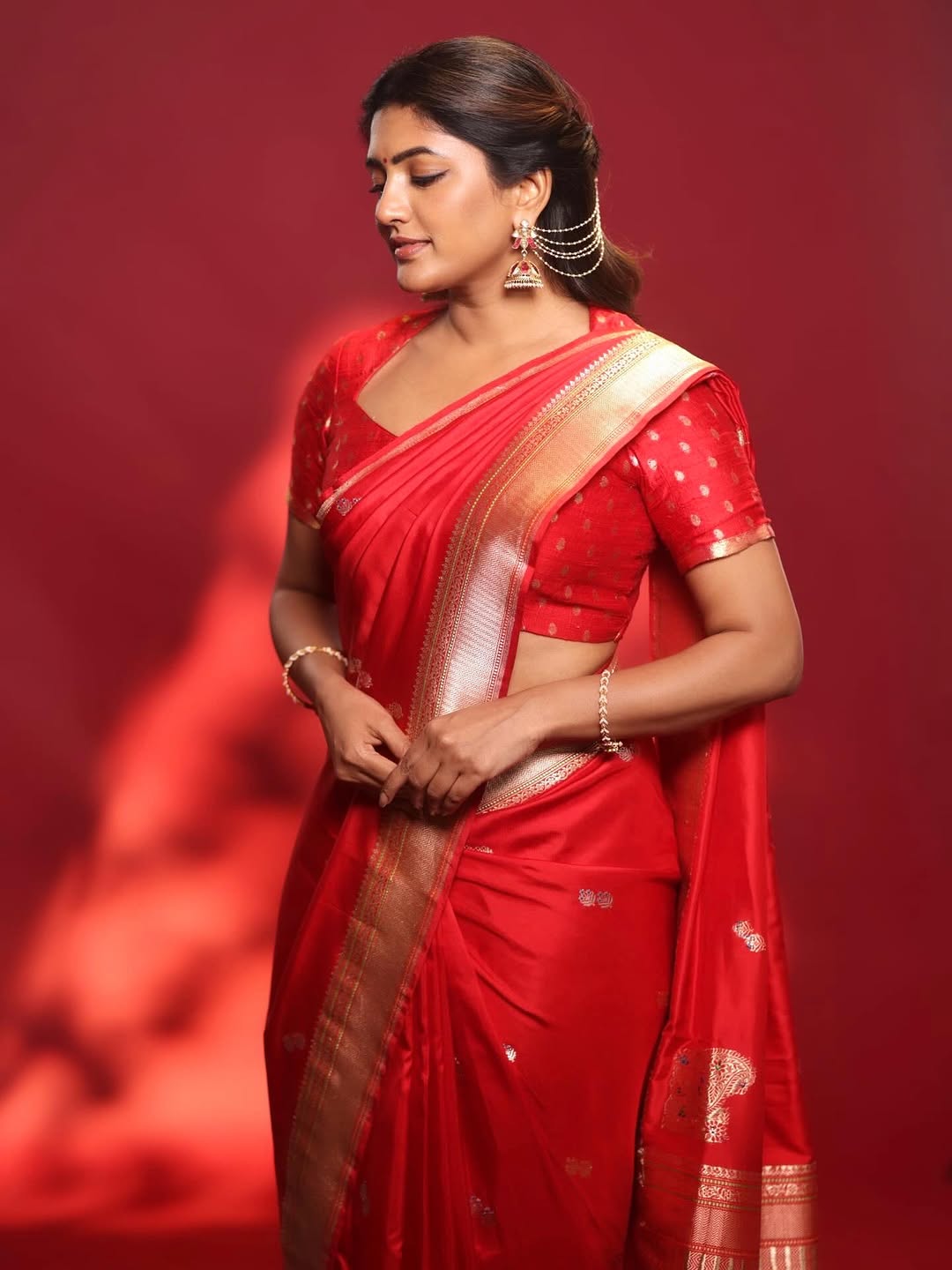 Actress Eesha Rebba Photo Gallery