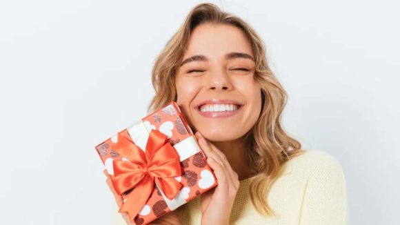 Women’s Day 2026 Gift Ideas: మగువ మనసు గెలిచే కానుకలు, ఈ ఉమెన్స్ డేకి అదిరిపోయే గిఫ్ట్ ఐడియాస్!