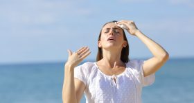 Dehydration Signs: డీహైడ్రేషన్ లక్షణాలు ఇవే.. అస్సలు నిర్లక్ష్యం చేయొద్దు !