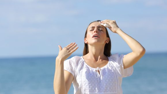 Dehydration Signs: డీహైడ్రేషన్ లక్షణాలు ఇవే.. అస్సలు నిర్లక్ష్యం చేయొద్దు !