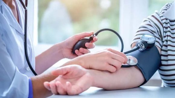 High BP In Young Adults: యంగ్ ఏజ్‌లోనే హై బీపీనా? మీ లైఫ్ స్టైల్‌లో ఈ 5 తప్పులు చేస్తున్నారేమో !