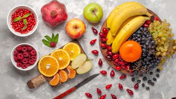 Fruits: రాత్రి పూట ఈ పండ్లు తింటున్నారా? అయితే ప్రమాదంలో పడ్డట్టే!