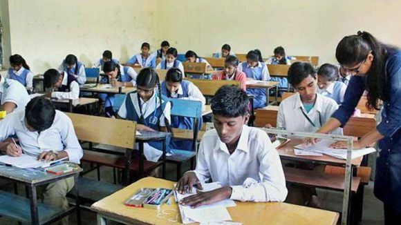 AP10th Class Exams: ఏపీ టెన్త్ క్లాస్ట్ ఇంగ్లిష్ ఎగ్జామ్ ఏప్రిల్ 2కు వాయిదా.. కారణం ఏంటంటే..?