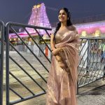 Actress Divi Vadthya: తిరుమల వాడల్లో దివి.. సాంప్రదాయంగా వెలిగిపోతూ!