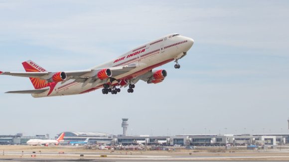 Flight Charges: ఇరాన్ యుద్ధం ప్రభావం.. విమాన టికెట్లపై ధరల పెంపు, షాకైన ట్రావెలర్స్
