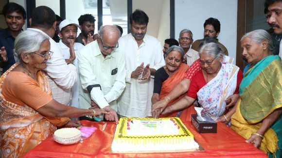Chiranjeevi: చిరంజీవి గొప్ప మనసు..ఆ అవార్డు డబ్బులు మొత్తం విరాళంగా ఇచ్చిన మెగాస్టార్!
