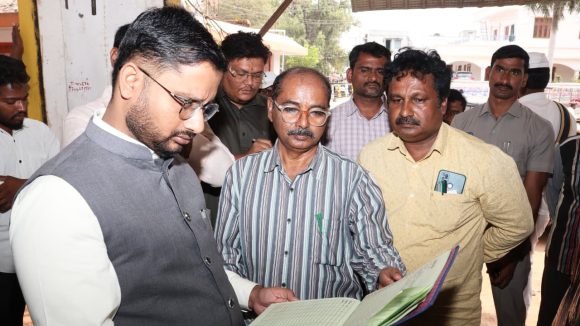 Collector Rizwan Basha: రైతులకు కొరత లేకుండా విత్తనాలు, ఎరువుల సరఫరా చేయాలి : కలెక్టర్ రిజ్వాన్ బాషా