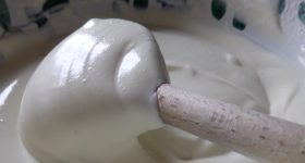 Sour Curd: వేసవిలో పెరుగు త్వరగా పులుస్తుందా? తాజాగా ఉండేందుకు ఇలా చిన్న పని చేయండి చాలు