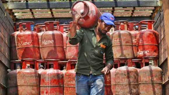 LPG Cylinder Delivery: వంట గ్యాస్ సిలిండర్ బుక్ చేసినా ఇంటికి చేరలేదా? సులభంగా ఇలా ఫిర్యాదు చేయండి