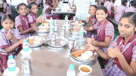 Telangana Govt: తెలంగాణ విద్యార్థులకు తీపి కబురు..  బ్రేక్‌ ఫాస్ట్‌లో ఆరు రకాల మెనూ, ఏంటో తెలుసా?