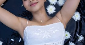 Iswarya Menon : చామంతుల మధ్యలో మెరిసిపోతున్న ఐశ్వర్య.. ఏముంది మావా..