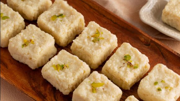 Kalakand Sweet: పాలు విరిగిపోతే బాధపడకుండా కలాకండ్ స్వీట్ చేసేయండిలా