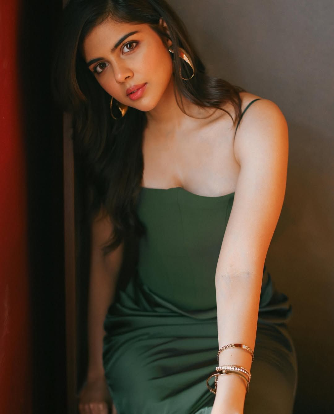 Kalyani Priyadarshan: వంగి మరీ అందాలు చూపెడుతూ రెచ్చగొడుతున్న కళ్యాణి!