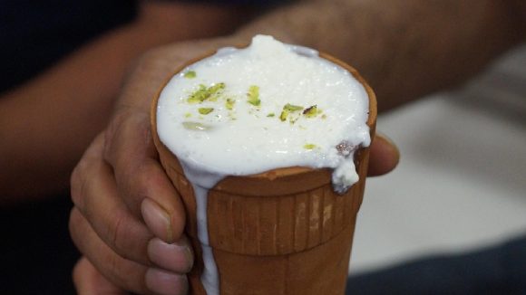 Lassi: పంచదార లేకుండా క్రీమీ లస్సీ ఇలా చేయండి, ఎండల్లో తాగితే రుచి అదిరిపోతుంది