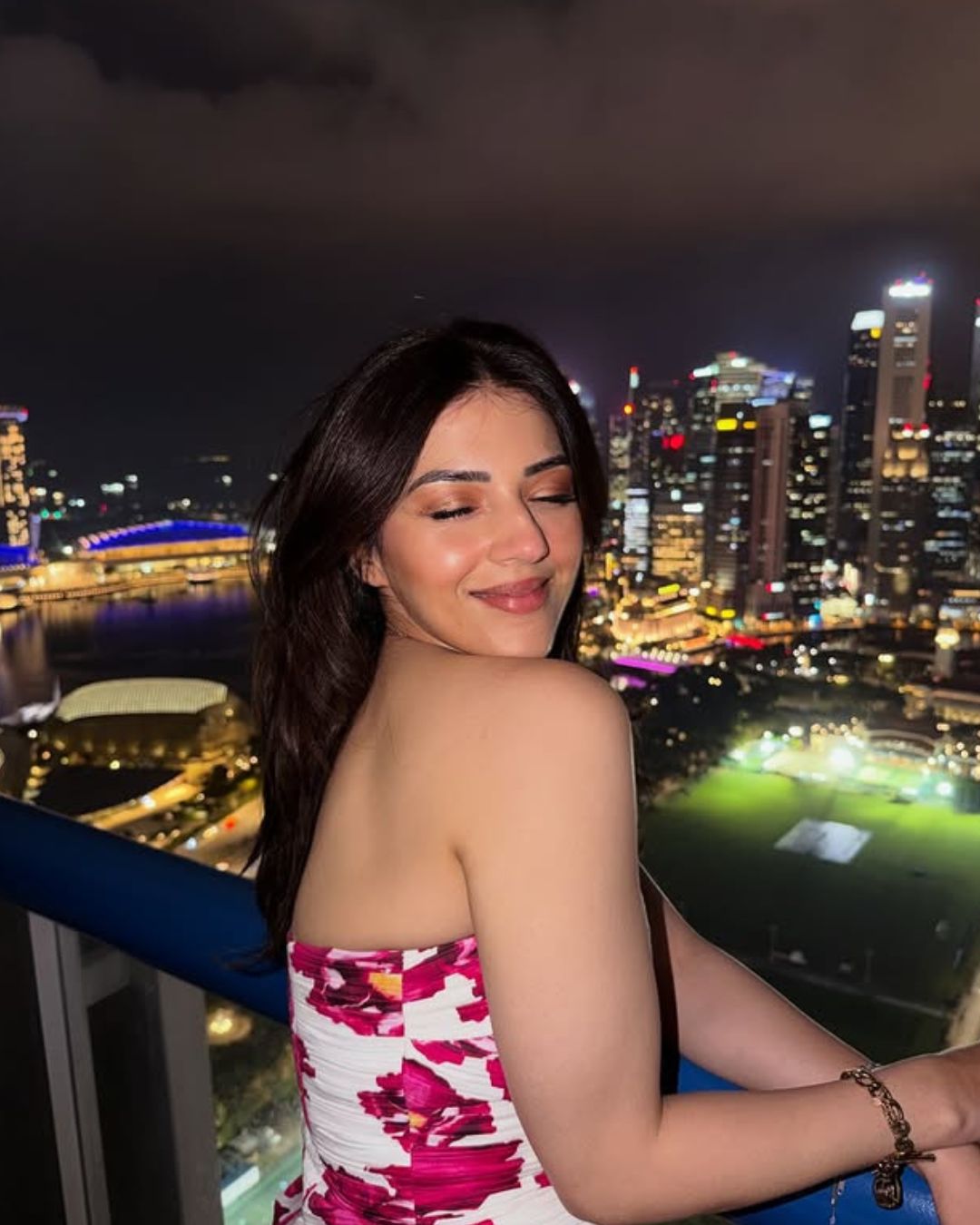 Mehreen Pirzada : పొట్టి గౌనులో పరువాల విందు చేస్తున్న మెహ్రీన్.. లుక్ అదుర్స్..