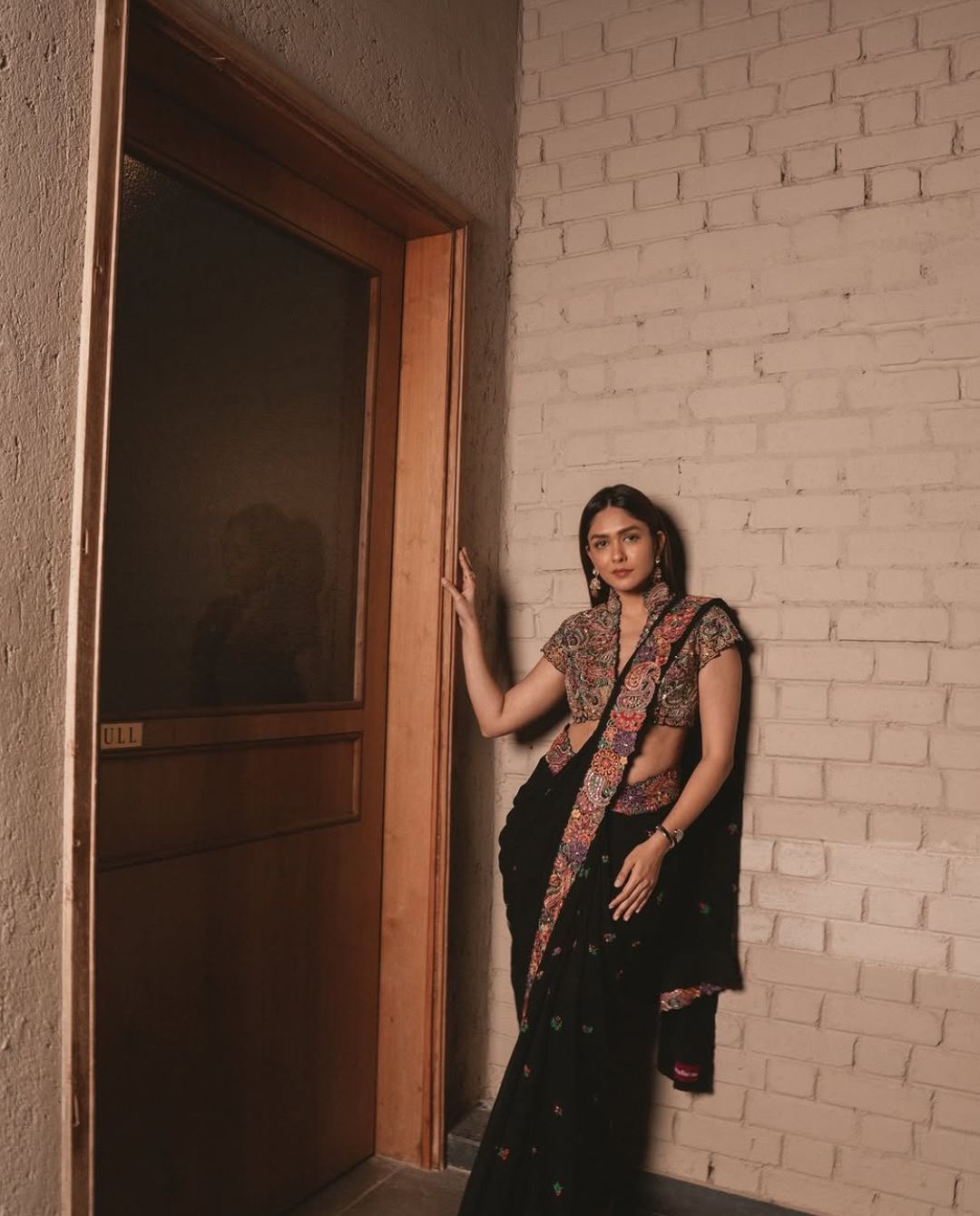 Mrunal Thakur: దేశీ లుక్ లో మృణాల్ ఠాకూర్.. ఫోటోలు వైరల్