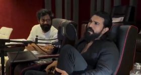 Peddi Update: పెద్ది సినిమాపై కీలక అప్డేట్.. ఏమిటది అంటూ దర్శకుడితో రామ్ చరణ్ వీడియో వైరల్..!