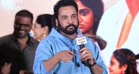 Lake Shore Mall: కూకట్‌పల్లి లేక్ షేర్ మాల్‌లో అపశృతి.. సందర్శకులపై పడ్డ సీలింగ్ బోర్డులు..