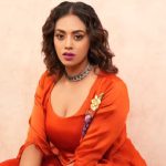 Kamakshi Bhaskarla: నిరాశగా అనిపిస్తే చాలు.. శవాల మధ్యలో కూర్చుంటా.. హీరోయిన్ షాకింగ్ వ్యాఖ్యలు..!