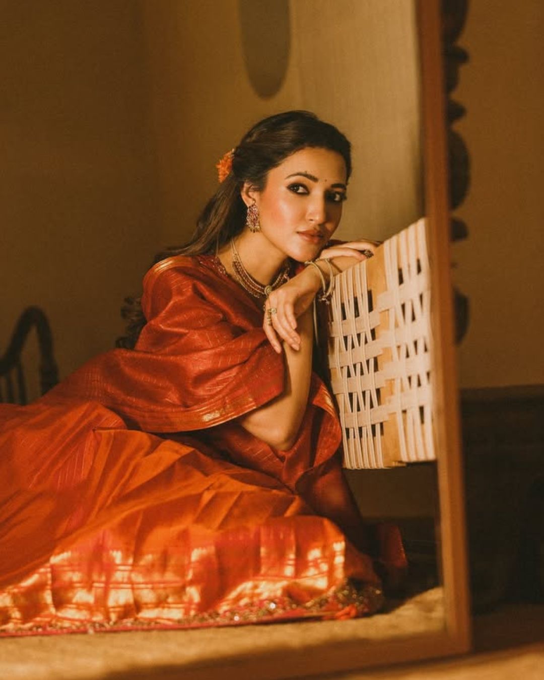 Nehashetty : లంగావోణీలో మెరిసిపోతున్న రాధిక.. టిల్లు బ్యూటీ అందానికి ఫిదా..