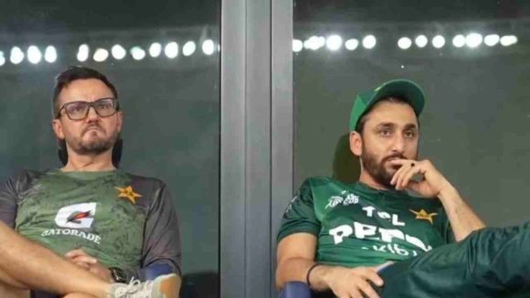 Pak Players: ఆయ‌న‌వి ఒంటెద్దు పోక‌డులు, కీలు బొమ్మ‌లాగా ఆడుకున్నాడు..కోచ్ పై ఫిర్యాదు చేసిన‌ పాకిస్తాన్ ప్లేయ‌ర్లు