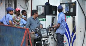 Petrol Diesel Prices: వాహనదారులకు బిగ్ షాక్.. దేశంలో పెట్రోల్ ధరలు పెంపు, ఒక లీటర్‌పై ఎంతంటే?