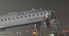 Plane Crash: విమానం ప్రమాదం.. రన్‌వే‌పై ఫైర్ ట్రక్కుని ఢీ కొట్టింది, ఒక్కసారిగా ప్రయాణికుల్లో