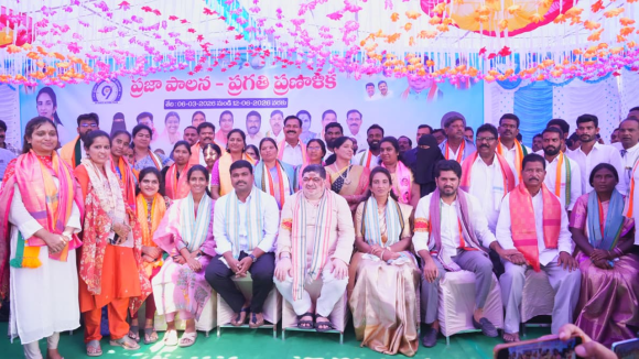 Ponnam Prabhakar: మహిళలను కోటీశ్వరులను చేయడమే మా లక్ష్యం..  మంత్రి పొన్నం కీలక వ్యాఖ్యలు