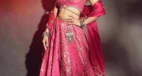 Raashii Khanna: లెహంగా అందాలతో గిలిగింతలు పెడుతున్న రాశి ఖన్నా!
