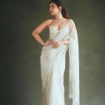 Raashii Khanna : వైట్ శారీలో దేవకన్యలాగా మెరిసిపోతున్న రాశి ఖన్నా.. అబ్బా మావా కష్టమే..