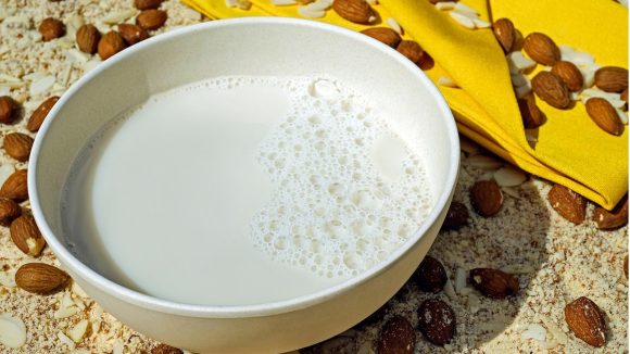 Raw milk:  ముఖానికి పచ్చిపాలు రాస్తే చర్మం మెరిసిపోవడమే కాదు మురికి మొత్తం పోతుంది