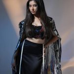 Sara Arjun: బ్లాక్ అవుట్ ఫిట్ లో మెస్మరైజ్ చేస్తున్న ధురంధర్ బ్యూటీ!