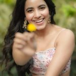Shivani Nagaram: క్యూట్ స్మైల్ తో కట్టిపడేస్తున్న శివాని.. కుర్రాళ్ళు ఫిదా..!