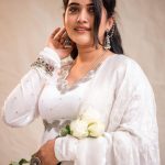 Sravanthi Chokarapu : అబ్బా.. స్రవంతి వైట్ డ్రెస్ లో ఎంత క్యూట్ గా ఉందో..